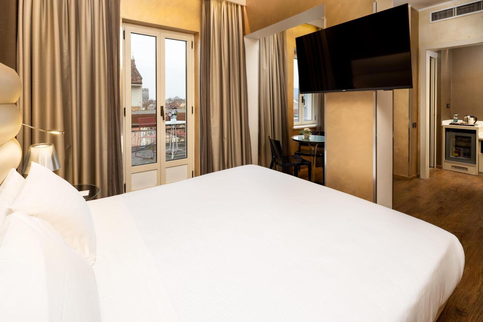 Deluxe Queen Room,1669008378:JPEG